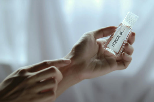 Best Scents for Hot Days: Essential Oils to Refresh & Revive